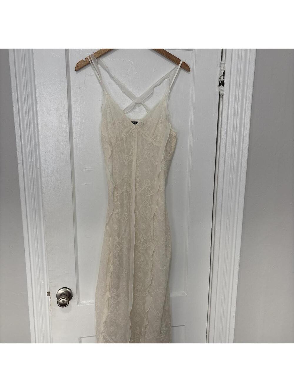 Zara Women's Cream and White Dress
